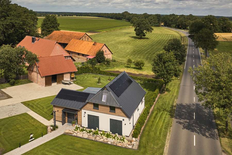 Charming combination of wood and steel profiles, Im Ziek 1, 27374 Visselhövede, Germany